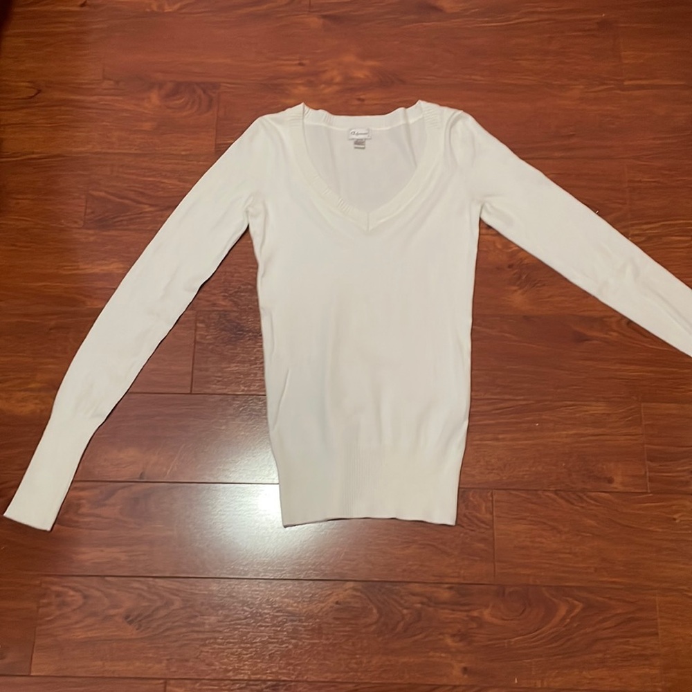V neck white sweater from Dynamite. Size XS.